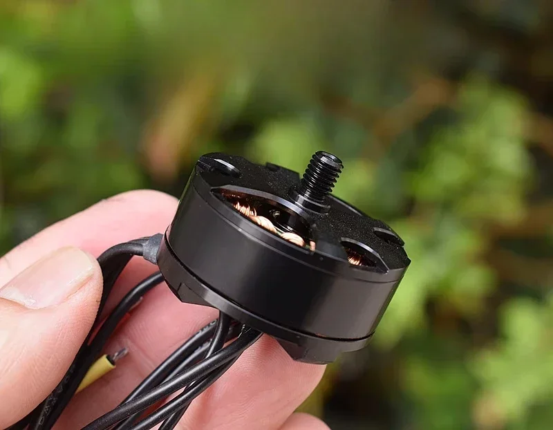 Brushless motor ZD2808 high efficiency disc 700KV with original blades
Brushless motor ZD2808 high efficiency disc 700KV with original blades