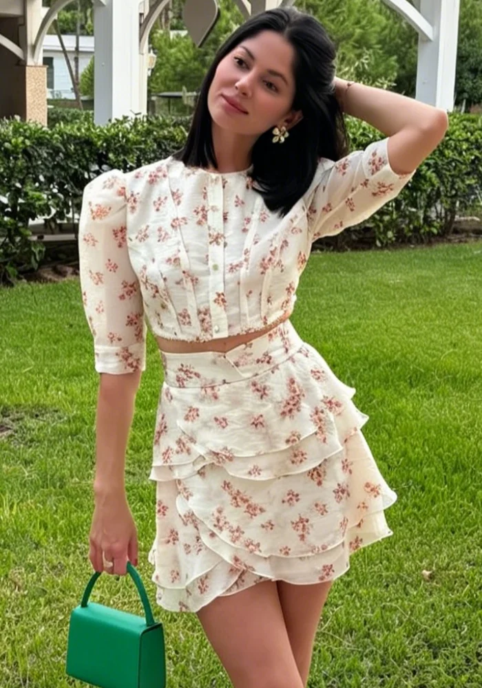 Women's 2 Piece Dress Outfits Summer Floral Print Puff Helf Sleeve Crop Top Layered Mini Skirt Set 2026 Stylish Casual Date Sets
Women's 2 Piece Dress Outfits Summer Floral Print Puff Helf Sleeve Crop Top Layered Mini Skirt Set 2026 Stylish Casual Date Sets