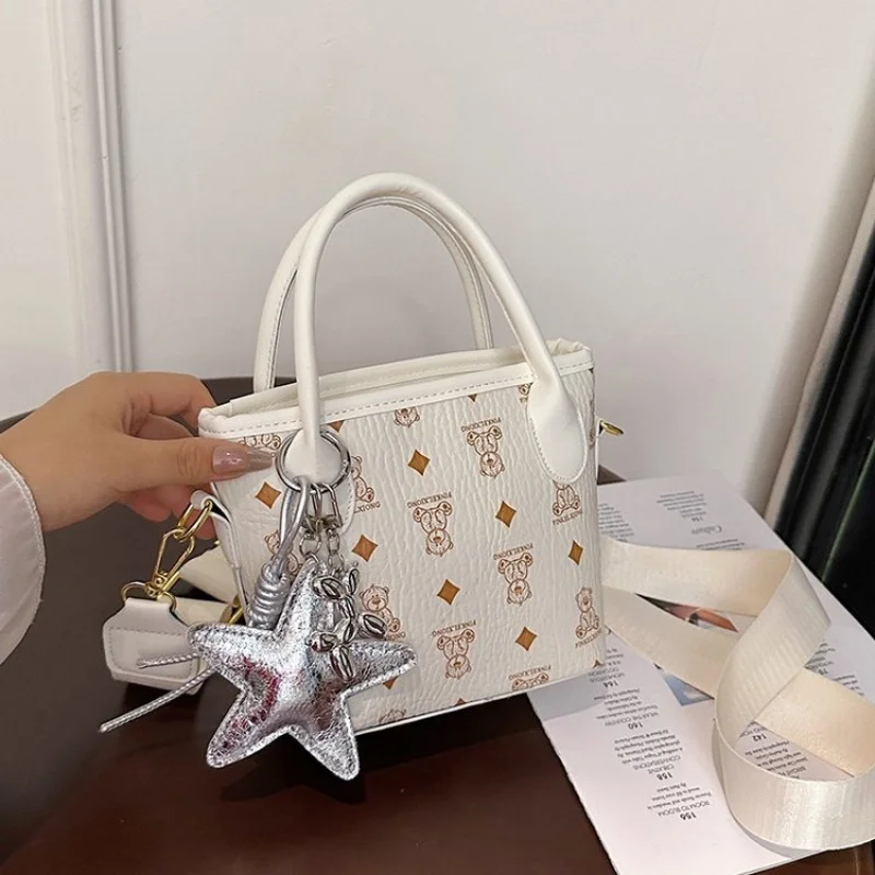 Classic Elegant Leather Handbag For Ladies, Luxury Designer Shoulder Bag With Crossbody Strap, Women's Chic Purse
Classic Elegant Leather Handbag For Ladies, Luxury Designer Shoulder Bag With Crossbody Strap, Women's Chic Purse