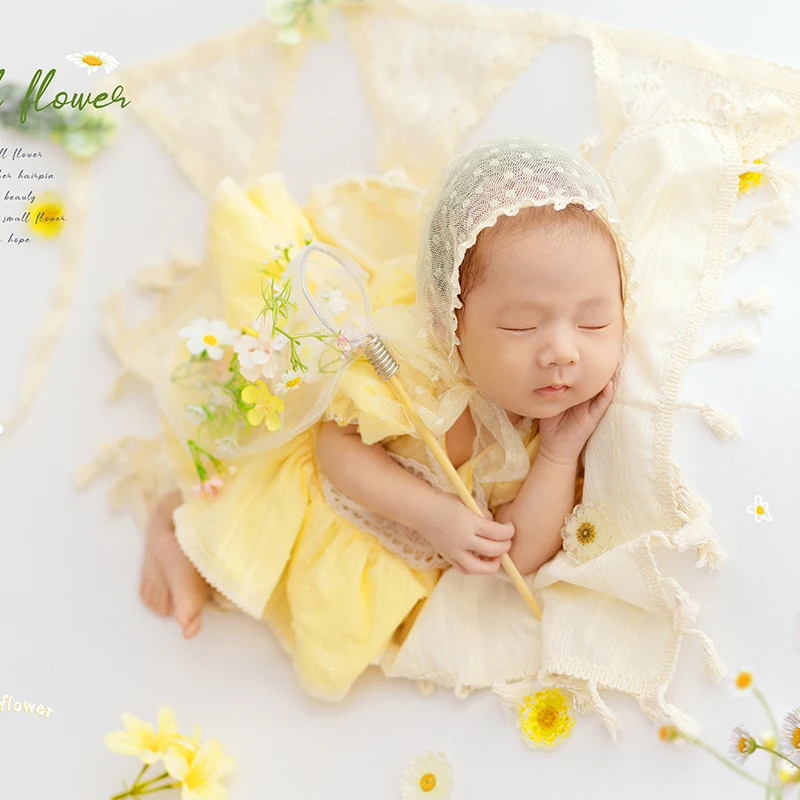 0-1 Month Baby Girl Photography Dress Cute Lace Hat Triangle Flag Props Newborn Photoshoot Tassel Blanket Background Accessories
0-1 Month Baby Girl Photography Dress Cute Lace Hat Triangle Flag Props Newborn Photoshoot Tassel Blanket Background Accessories