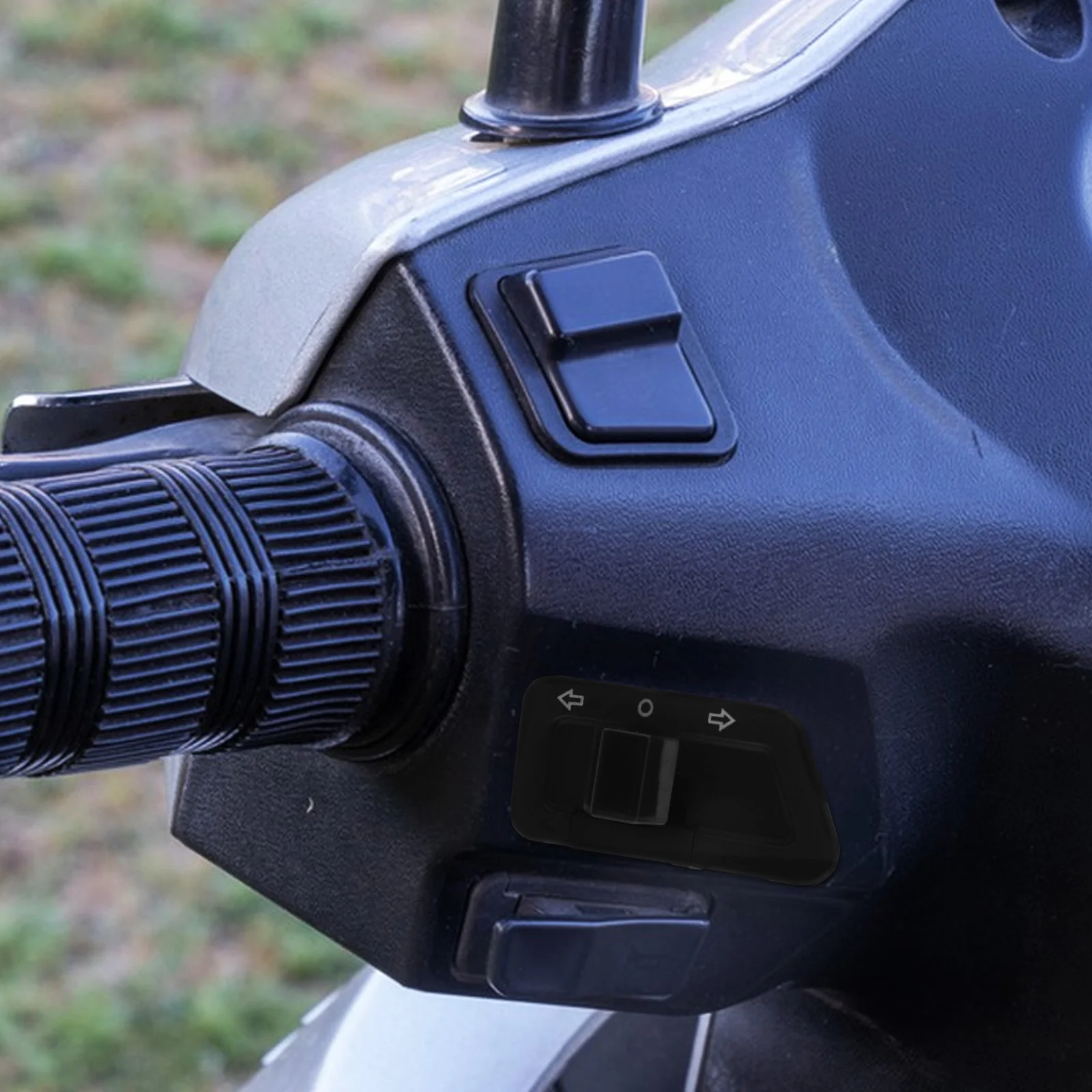 Motorcycle Turn Signal Switch Ergonomic Handlebar Mount Control for Electric Scooter Motorcycle Safety Turn Signal Switch
Motorcycle Turn Signal Switch Ergonomic Handlebar Mount Control for Electric Scooter Motorcycle Safety Turn Signal Switch