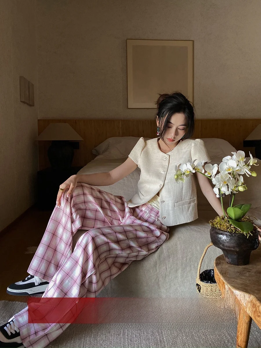 Свободные женские брюки в клетку с высокой талией, прямые, длинные, с двойным поясом, удобные, в корейском стиле, для повседневной носки
Свободные женские брюки в клетку с высокой талией, прямые, длинные, с двойным поясом, удобные, в корейском стиле, для повседневной носки