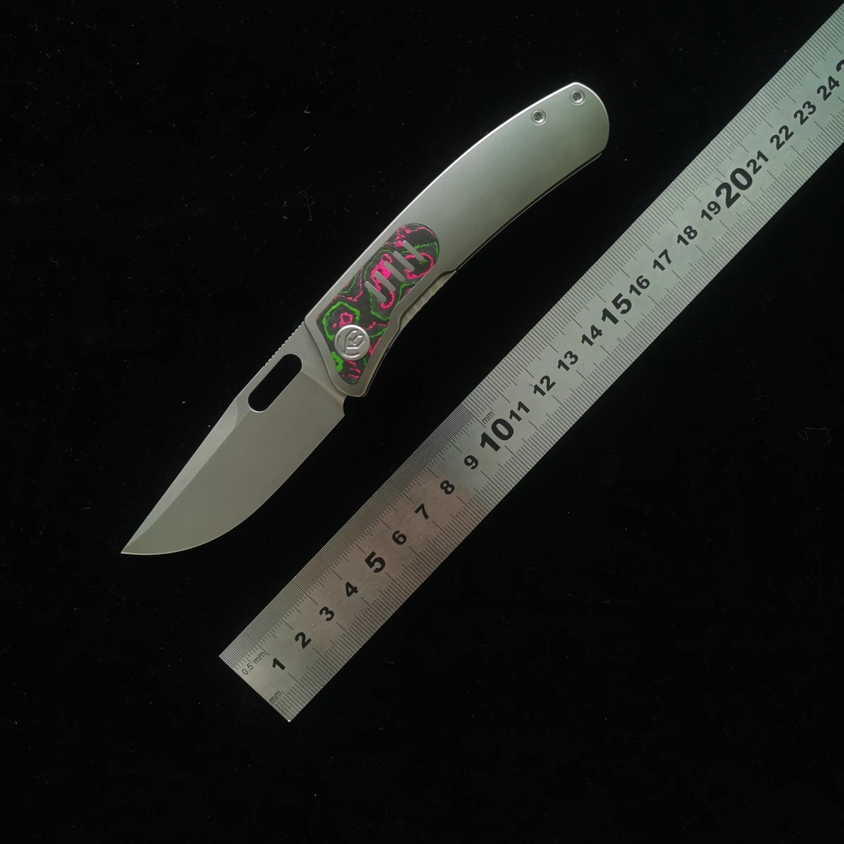 Складной нож Kbknife kb377 с общей нитью, титановый нож с арбузным сахаром, лезвие CamoCarbon M390, нож для повседневного использования
Складной нож Kbknife kb377 с общей нитью, титановый нож с арбузным сахаром, лезвие CamoCarbon M390, нож для повседневного использования