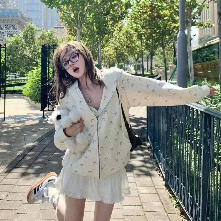 Американский ретро-кардиган с цветочным принтом, женская осенняя новинка, тонкая толстовка с капюшоном, укороченная, на молнии, теплая, в стиле Lazy Sle
Американский ретро-кардиган с цветочным принтом, женская осенняя новинка, тонкая толстовка с капюшоном, укороченная, на молнии, теплая, в стиле Lazy Sle