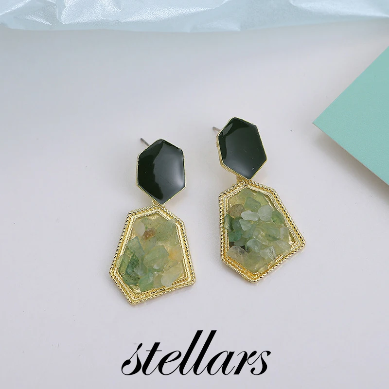 Retro Green Exaggerated Geometric Irregular Earrings Stylish Silver Stud Earrings for Women Irregular Shape Jewelry Accessory
Retro Green Exaggerated Geometric Irregular Earrings Stylish Silver Stud Earrings for Women Irregular Shape Jewelry Accessory