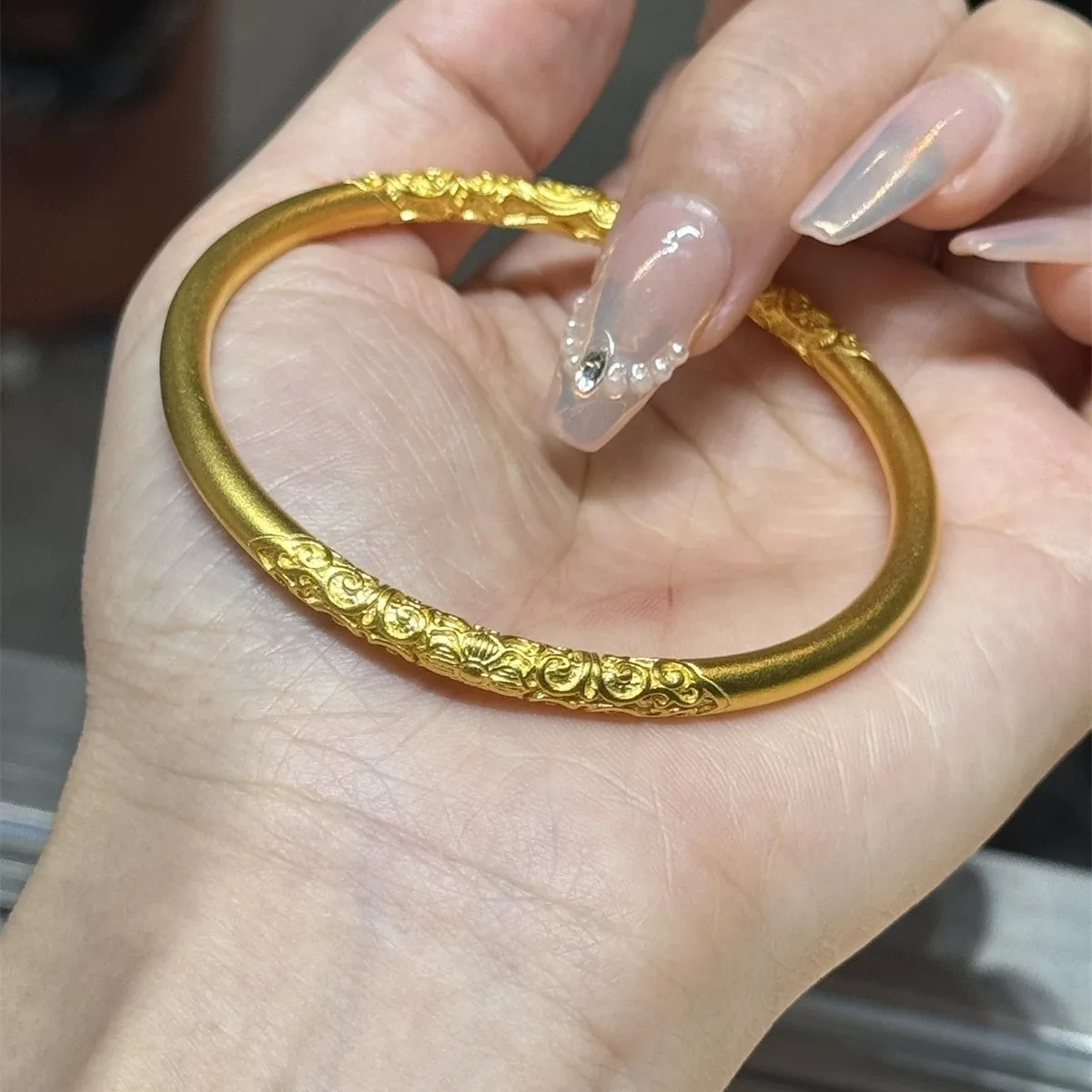 Women's 24K Gold (AU999) Imperial Bauhinia Scroll Bracelet Faceted Scroll Cuff, Filigree Bauhinia Border with Rose Quartz Petals
Women's 24K Gold (AU999) Imperial Bauhinia Scroll Bracelet Faceted Scroll Cuff, Filigree Bauhinia Border with Rose Quartz Petals