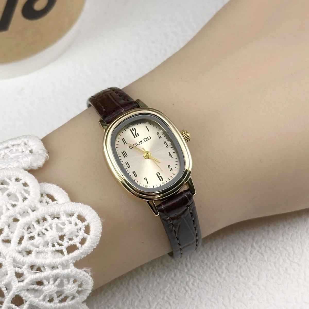 Simple Retro Classic Women's Watch Art School Style Leather Band Quartz Wristwatch Reloj Mujer Relogios Feminino Montre Femme
Simple Retro Classic Women's Watch Art School Style Leather Band Quartz Wristwatch Reloj Mujer Relogios Feminino Montre Femme