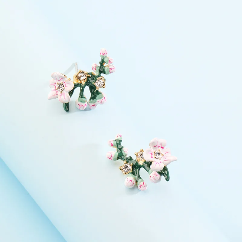 2025 Spring Boho Lovely Fashion Fresh Hand-painted Enamel Glaze White Pink Flowers Stud Earrings for Women Simple Ins Earrings
2025 Spring Boho Lovely Fashion Fresh Hand-painted Enamel Glaze White Pink Flowers Stud Earrings for Women Simple Ins Earrings