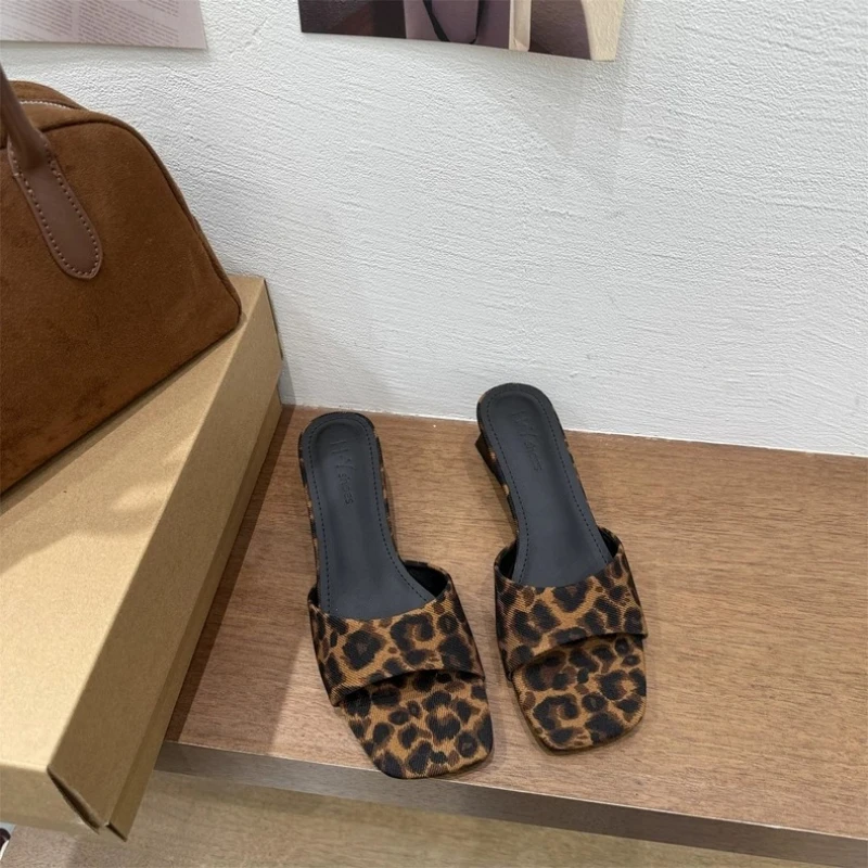 Summer New Women's Slipper Fashion Med Wedge Heel Slip on Slides Elegant Outdoor Dress Shoes
Summer New Women's Slipper Fashion Med Wedge Heel Slip on Slides Elegant Outdoor Dress Shoes