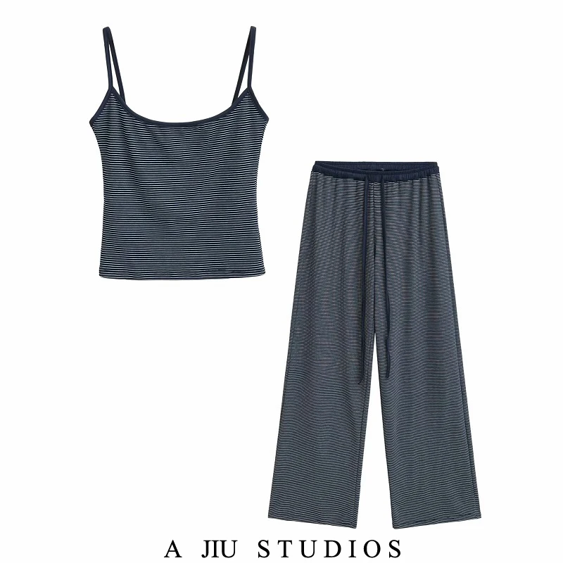 Сексуальный топ на бретельках в полоску и широкие брюки, свободный повседневный женский комплект, утягивающий костюм из двух предметов с завязками на талии
Сексуальный топ на бретельках в полоску и широкие брюки, свободный повседневный женский комплект, утягивающий костюм из двух предметов с завязками на талии
