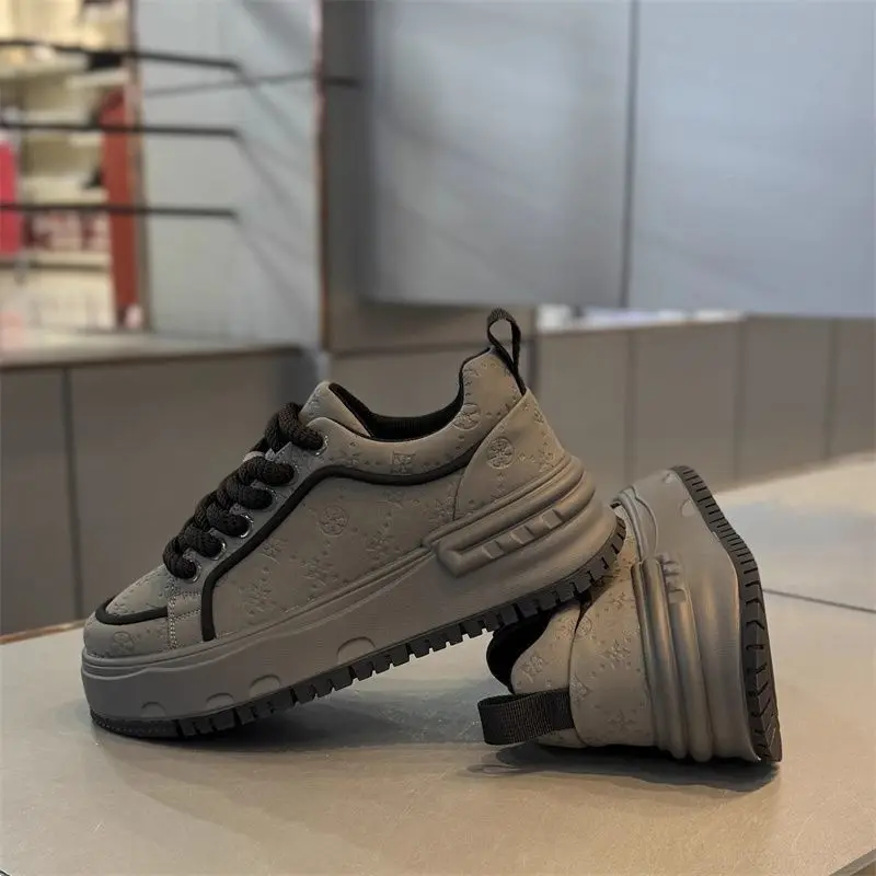 Men's shoes autumn 2025 new versatile breathable sports and leisure trendy shoes men's thick soled youth board shoes
Men's shoes autumn 2025 new versatile breathable sports and leisure trendy shoes men's thick soled youth board shoes