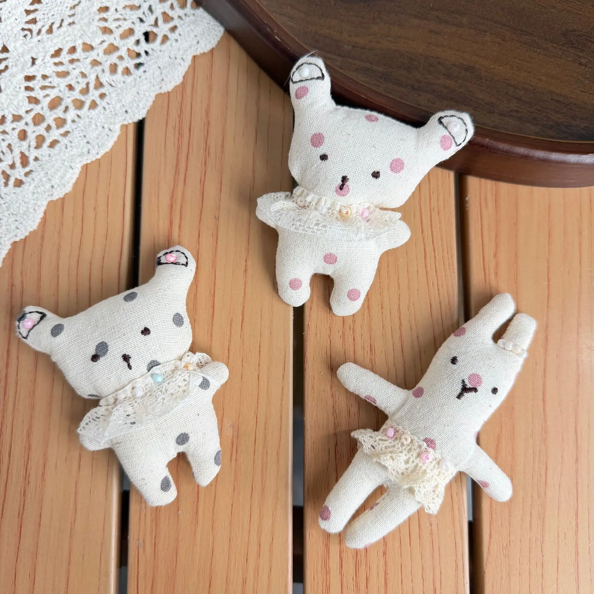 Handmade Forest Stripe Hat Bear Brooch Pin Cute Cartoon Fabric Scarf Bear Hair Clip for Bag Clothing Accessory Premium
Handmade Forest Stripe Hat Bear Brooch Pin Cute Cartoon Fabric Scarf Bear Hair Clip for Bag Clothing Accessory Premium