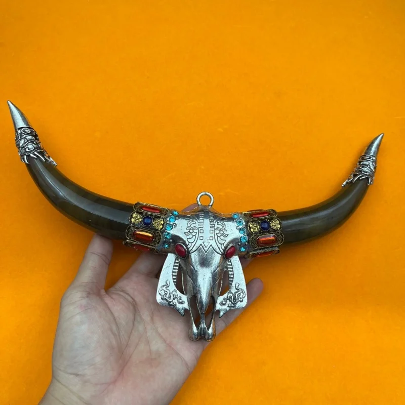 China collect ethnic ox horn bull head inlaid with Tibetan silver ornament Tibetan silver alloy coiled dragon ox horn ornaments
China collect ethnic ox horn bull head inlaid with Tibetan silver ornament Tibetan silver alloy coiled dragon ox horn ornaments