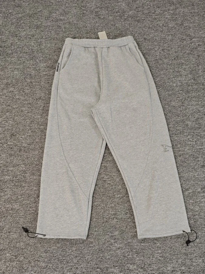 Mertra American Retro Straight Leg Fleece Lined Sweatpants Unisex Loose Casual Sports Long Trousers Polyester Fiber
Mertra American Retro Straight Leg Fleece Lined Sweatpants Unisex Loose Casual Sports Long Trousers Polyester Fiber