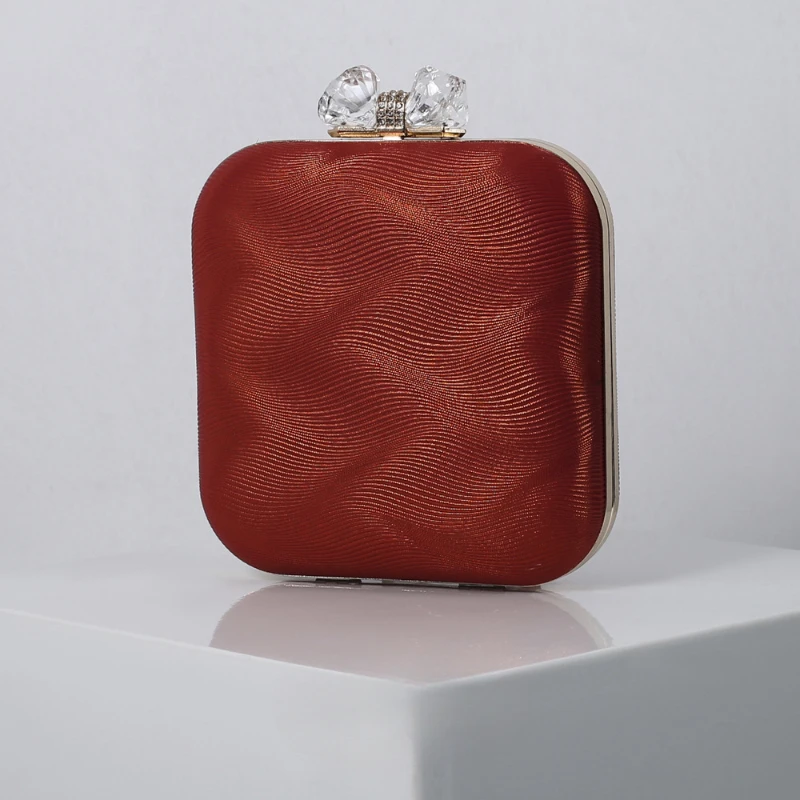 Fashionable Textured PU Handbag Women Crystal Bowtie Buckle Wavy Evening Bag Elegant Party Vertical Clutch with Shoulder Chian
Fashionable Textured PU Handbag Women Crystal Bowtie Buckle Wavy Evening Bag Elegant Party Vertical Clutch with Shoulder Chian