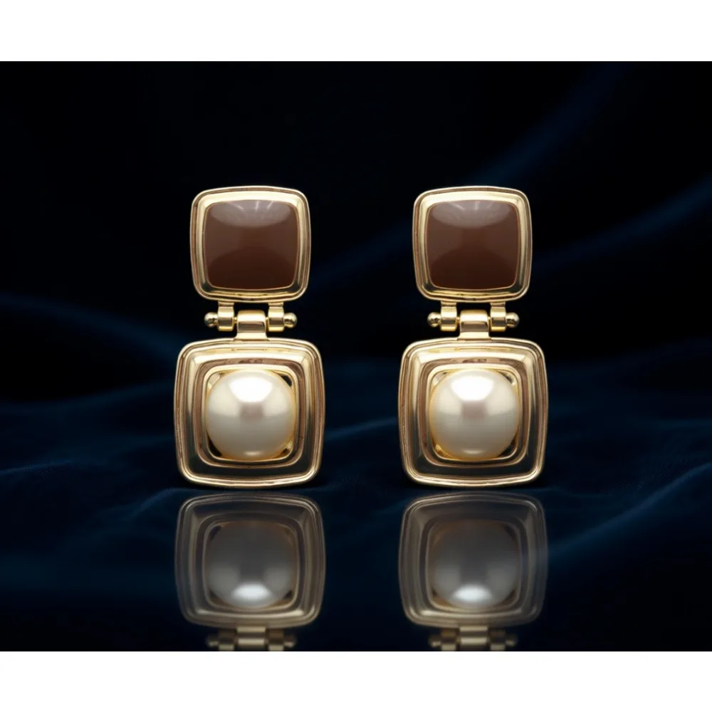 Серьги-подвески для женщин: милые золотые геометрические украшения
Серьги-подвески для женщин: милые золотые геометрические украшения