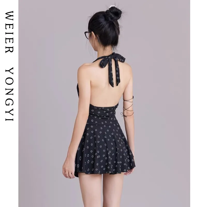 Women's High-End Sensual One-Piece Swimsuit Thermal Spring Micro Fat Concealing Waist a Slimming Casual Swimwear
Women's High-End Sensual One-Piece Swimsuit Thermal Spring Micro Fat Concealing Waist a Slimming Casual Swimwear