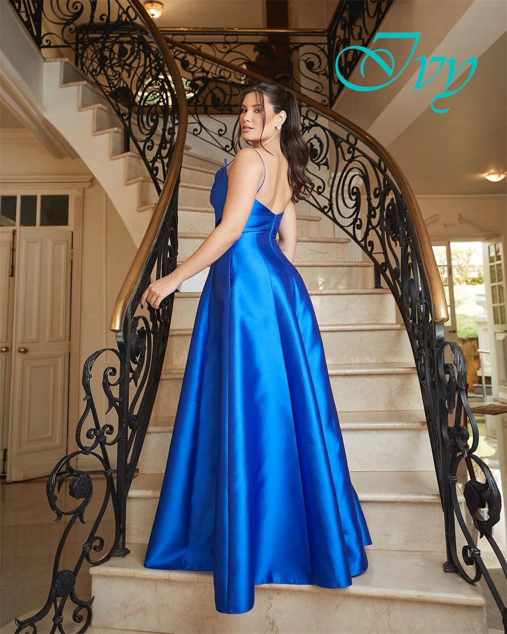 Customized Temperament Satin V-Neck Evening Dress Sexy Spaghetti Straps Prom Dresses Classic Sweep Train Special Occasion Gowns
Customized Temperament Satin V-Neck Evening Dress Sexy Spaghetti Straps Prom Dresses Classic Sweep Train Special Occasion Gowns