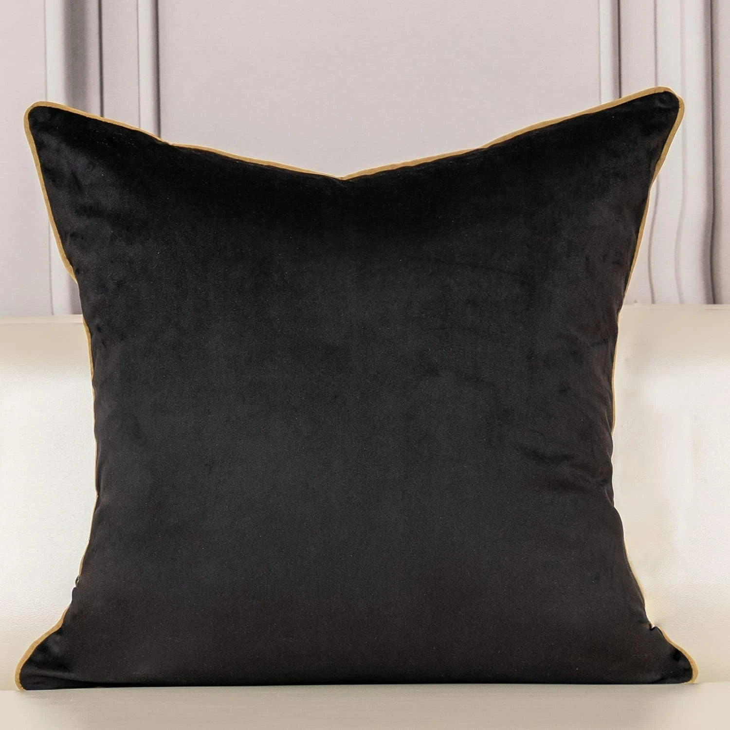 Elegant and luxurious navy blue geometric striped velvet throw pillow cover - Modern square embroidery - Stylish, decorative, an
Elegant and luxurious navy blue geometric striped velvet throw pillow cover - Modern square embroidery - Stylish, decorative, an