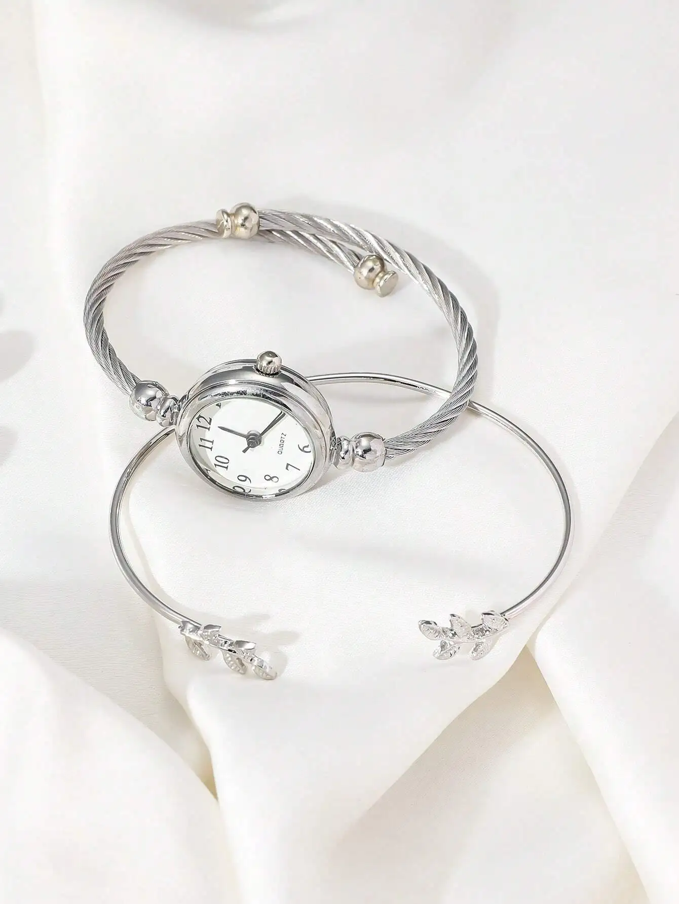 Leisure women's watch small fresh watch student Korean version simple trendy bracelet style female student
Leisure women's watch small fresh watch student Korean version simple trendy bracelet style female student