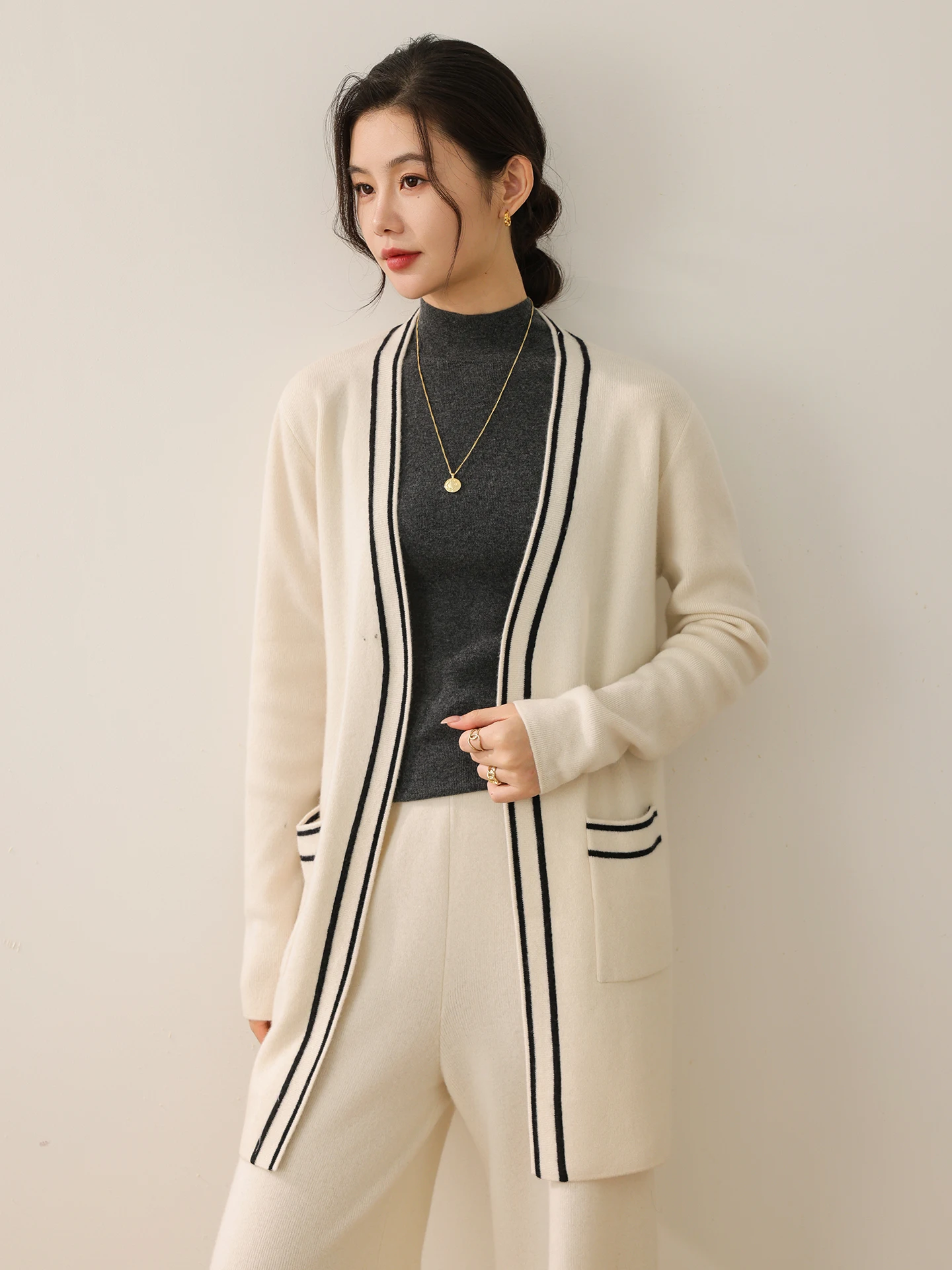 Light Luxury Woman 100% Merino Wool Sweater Elegant Autumn Winter Female Knitwear Length Cardigan Lady Long Sleeve Clothing Tops
Light Luxury Woman 100% Merino Wool Sweater Elegant Autumn Winter Female Knitwear Length Cardigan Lady Long Sleeve Clothing Tops