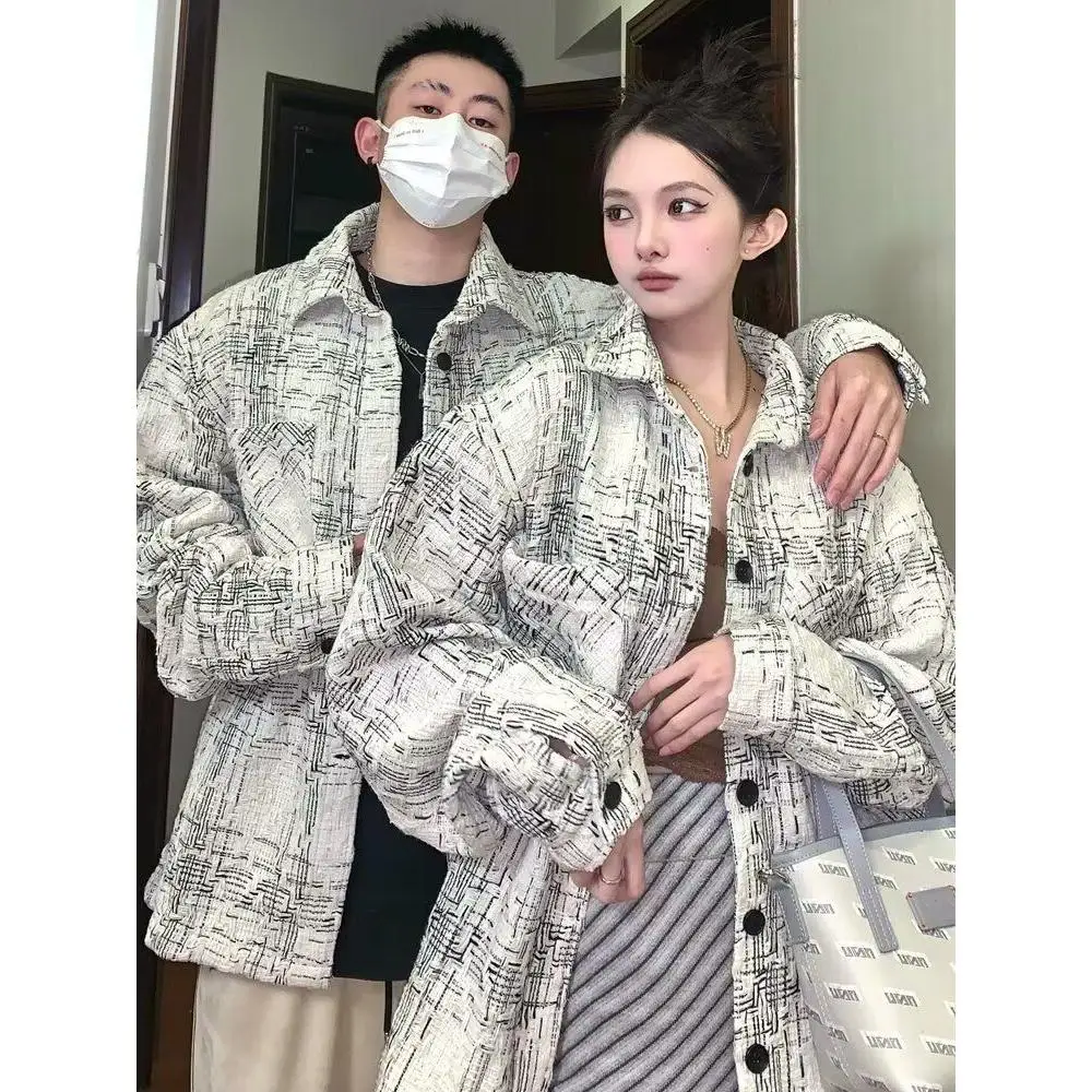 Мужская свободная куртка-жакет на весну-осень в стиле Харадзюку/Гонконг, молодежная, трендовая, удлиненная, приталенная, с воротником-стойкой
Мужская свободная куртка-жакет на весну-осень в стиле Харадзюку/Гонконг, молодежная, трендовая, удлиненная, приталенная, с воротником-стойкой