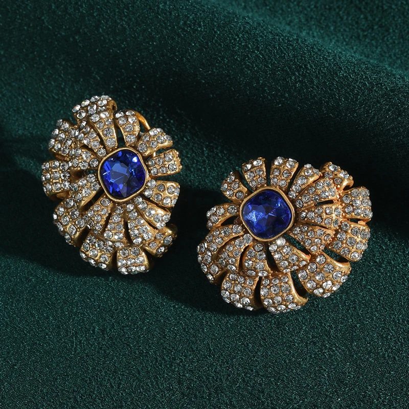 Винтажные серьги-гвоздики с синими кристаллами в форме цветка для женщин, роскошные, новые, популярные, трендовые 2026 года, высококачественные аксессуары
Винтажные серьги-гвоздики с синими кристаллами в форме цветка для женщин, роскошные, новые, популярные, трендовые 2026 года, высококачественные аксессуары