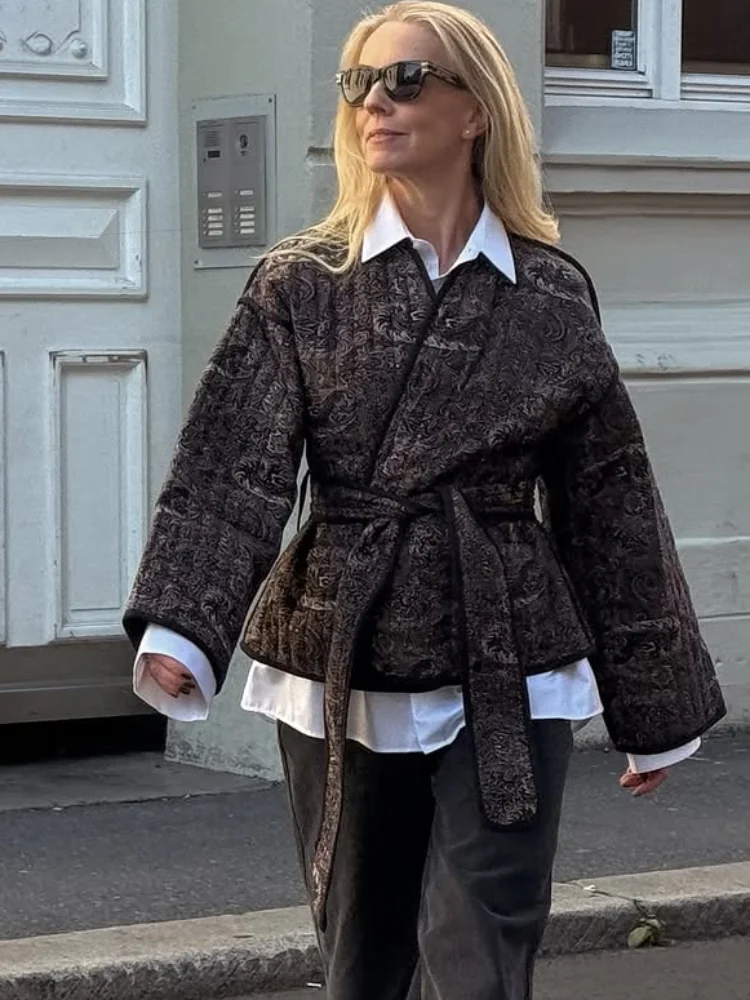 Модное хлопковое пальто на шнуровке с принтом, женское шикарное теплое короткое пальто с v-образным вырезом и длинными рукавами, женское пальто 2025 года, зимняя повседневная офисная верхняя одежда для поездок на работу
Модное хлопковое пальто на шнуровке с принтом, женское шикарное теплое короткое пальто с v-образным вырезом и длинными рукавами, женское пальто 2025 года, зимняя повседневная офисная верхняя одежда для поездок на работу