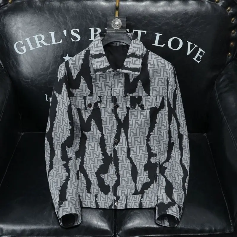 2025 new high-end light luxury letter printed jacket men's casual large size jacket slim trend 
2025 new high-end light luxury letter printed jacket men's casual large size jacket slim trend