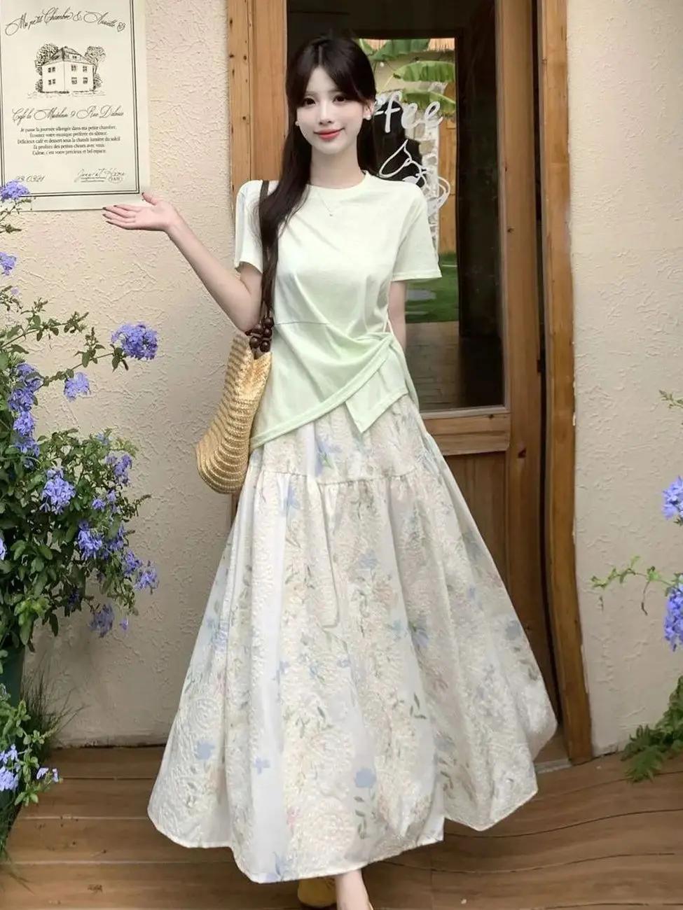 Summer Elegant Mint Green Short Sleeve T-Shirt Floral Half Skirt Korean Style Gentle Matching Set Women's Fashion Ensemble
Summer Elegant Mint Green Short Sleeve T-Shirt Floral Half Skirt Korean Style Gentle Matching Set Women's Fashion Ensemble