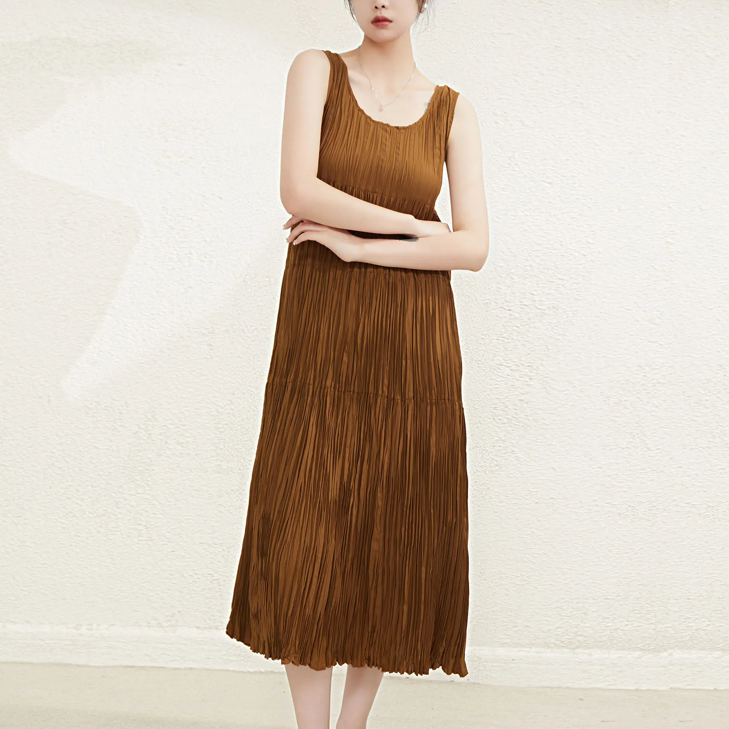 Summer Dress Women 2023 Fashion Round Neck Sleeveless Elastic Loose Miyake Pleated Solid Color Elegant Dresses Midi
Summer Dress Women 2023 Fashion Round Neck Sleeveless Elastic Loose Miyake Pleated Solid Color Elegant Dresses Midi