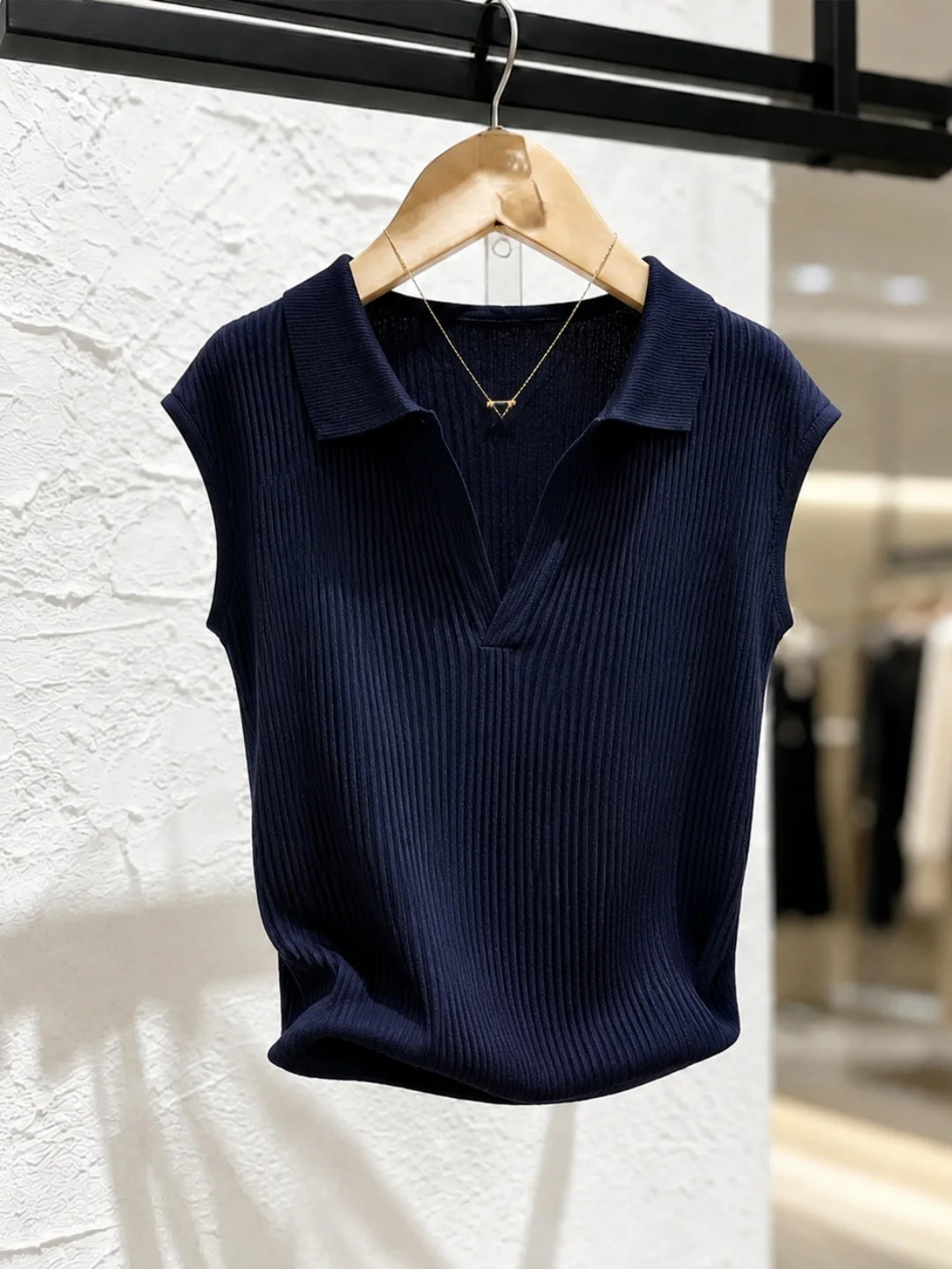 Summer Design Soft Comfortable Ice Silk Knitted Vest Women's Slimming Commuting Versatile Sleeveless Top Korean Style Regular...
Summer Design Soft Comfortable Ice Silk Knitted Vest Women's Slimming Commuting Versatile Sleeveless Top Korean Style Regular...