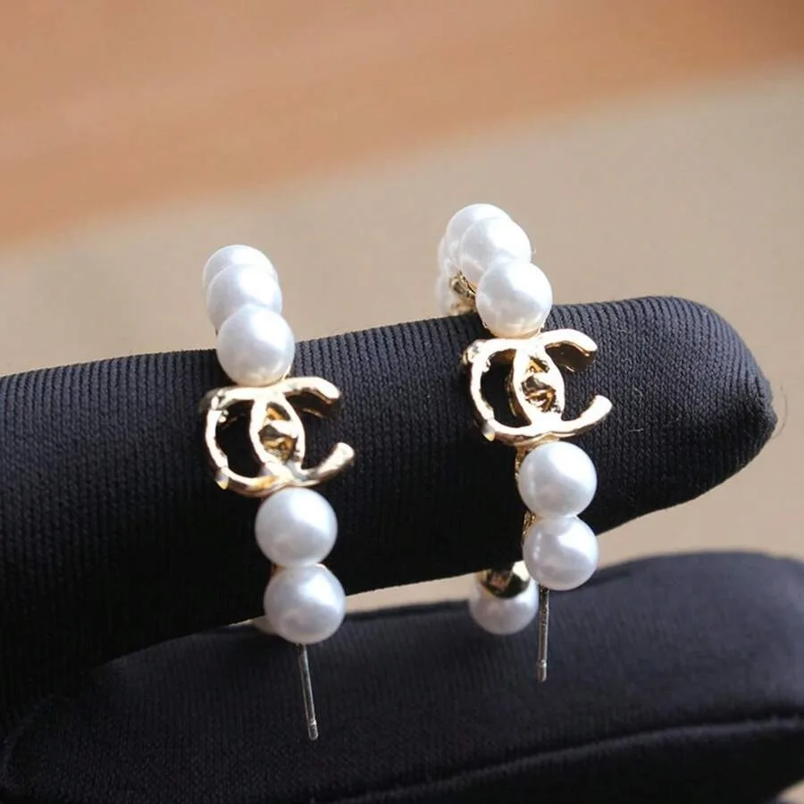New Style Double C Pearl Silver Needle Earrings, Alloy Material Versatile Stud Earrings
New Style Double C Pearl Silver Needle Earrings, Alloy Material Versatile Stud Earrings