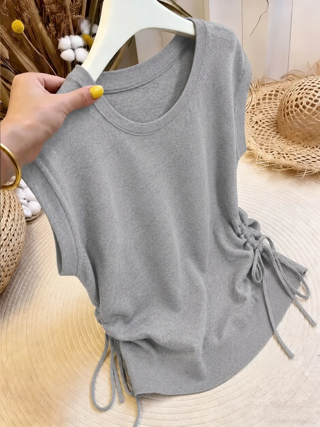 Korean Style Elegant round Neck Ice Silk Knitted Vest Summer Soft Versatile Fashionable Sleeveless Top Drawstring Casual Loos...
Korean Style Elegant round Neck Ice Silk Knitted Vest Summer Soft Versatile Fashionable Sleeveless Top Drawstring Casual Loos...