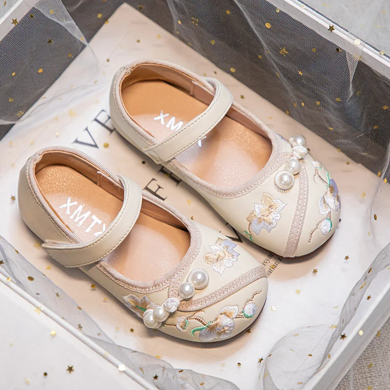 New Spring Toddler Girls Shoes Chinese Style Leather Shoes Kids Ancient Style Embroidered Princess Performance Children Shoes
New Spring Toddler Girls Shoes Chinese Style Leather Shoes Kids Ancient Style Embroidered Princess Performance Children Shoes