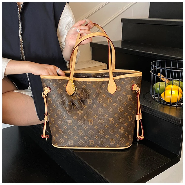 Luxury Leather Tote Bag Designer Paris Fashion for Women Casual Large Capacity Elegant and Trendy 
Luxury Leather Tote Bag Designer Paris Fashion for Women Casual Large Capacity Elegant and Trendy