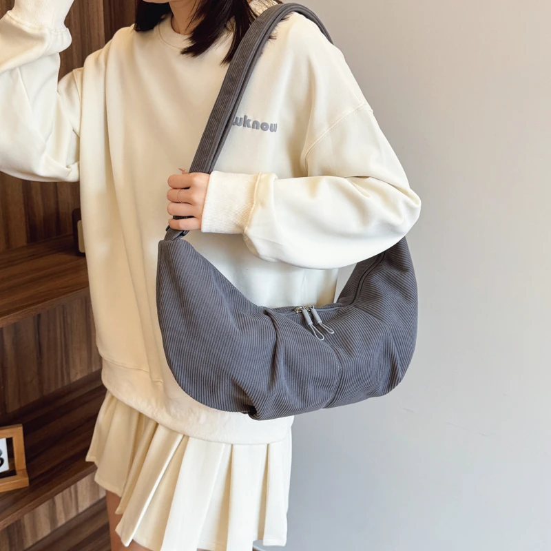 Женская модная элитная роскошная кожаная сумка через плечо, элегантная классическая сумка через плечо, повседневная одежда
Женская модная элитная роскошная кожаная сумка через плечо, элегантная классическая сумка через плечо, повседневная одежда