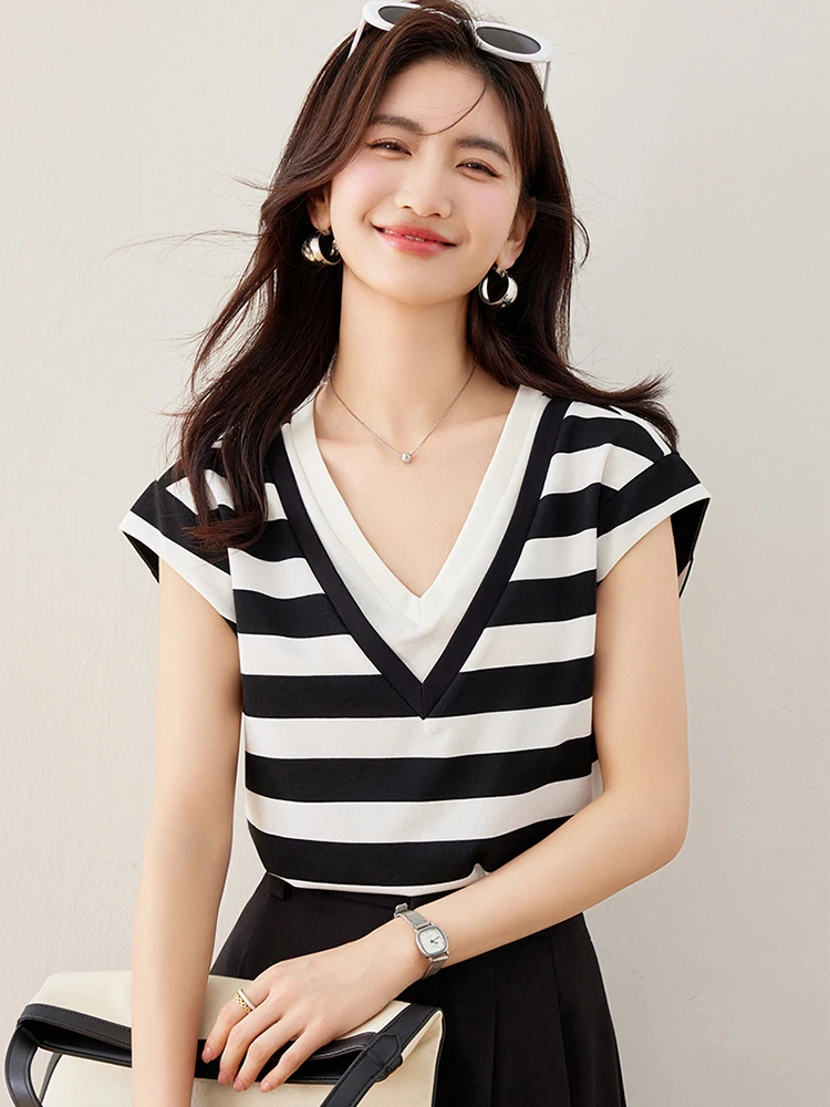 Striped T Shirt Women Short Sleeve T-shirt Korean Style Sexy V-neck Tshirt Female Skinny Tops Fake Two Pieces T-shirt
Striped T Shirt Women Short Sleeve T-shirt Korean Style Sexy V-neck Tshirt Female Skinny Tops Fake Two Pieces T-shirt