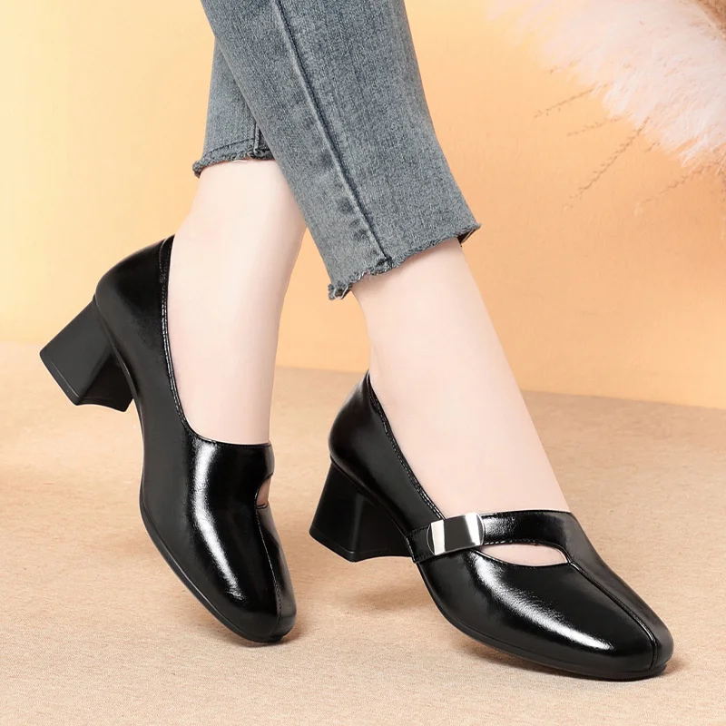Light Mouth Single Shoes Soft Soles Mother Thick Heels Fashionable Middle-Aged Leather Shoes With One Foot Elegant Comfortable
Light Mouth Single Shoes Soft Soles Mother Thick Heels Fashionable Middle-Aged Leather Shoes With One Foot Elegant Comfortable