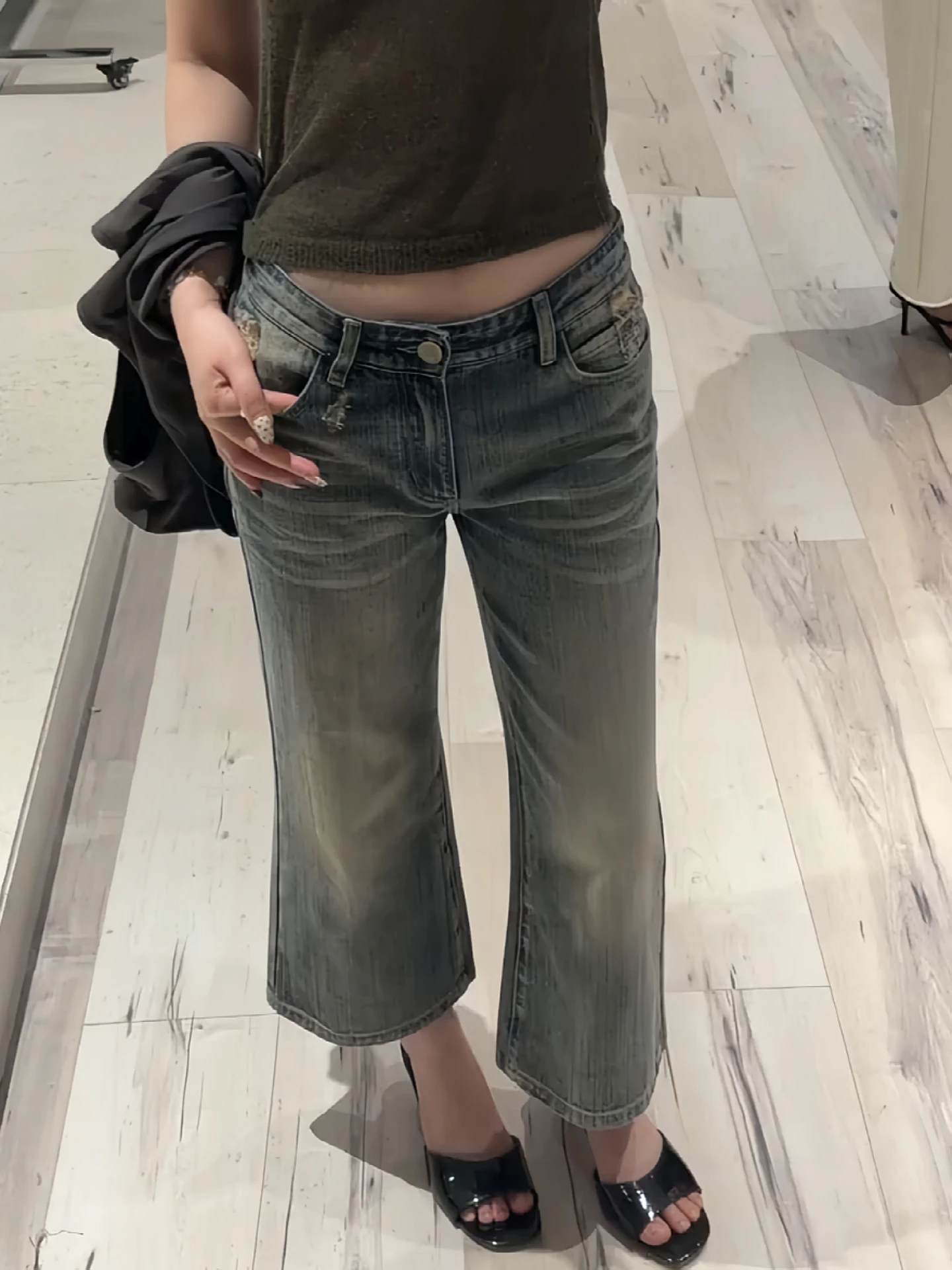 Low Waist Slim Fit Bell Bottom Jeans Women's Summer New Style American Retro Washed out Distressed Seven Inch Pants
Low Waist Slim Fit Bell Bottom Jeans Women's Summer New Style American Retro Washed out Distressed Seven Inch Pants