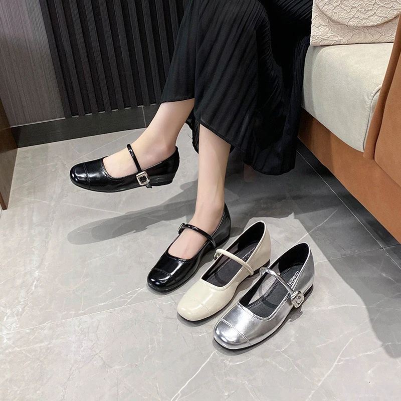 Round-toe, shallow-cut, silver-colored small leather shoes with flat, hidden height-increasing, soft soles, Mary Jane style wome
Round-toe, shallow-cut, silver-colored small leather shoes with flat, hidden height-increasing, soft soles, Mary Jane style wome