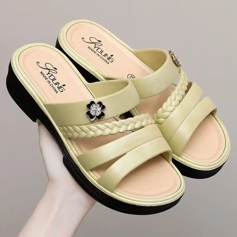 Women's New Block Heel Open Toe Hollow Slippers Thick Sole Non Slip Breathable Home Slippers Outdoor Casual Slippers Sandals
Women's New Block Heel Open Toe Hollow Slippers Thick Sole Non Slip Breathable Home Slippers Outdoor Casual Slippers Sandals