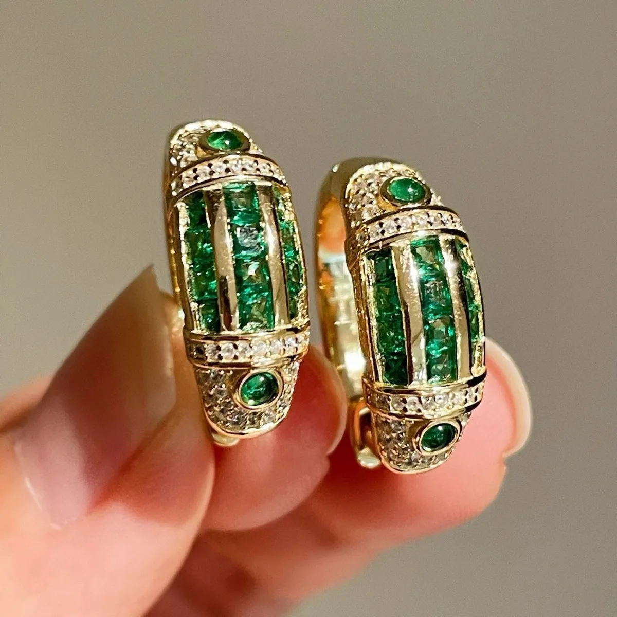925 Silver-plated Emerald Earrings Italian Style · Using K Gold Process Thick Gold Electroplating, Simple Personality
925 Silver-plated Emerald Earrings Italian Style · Using K Gold Process Thick Gold Electroplating, Simple Personality