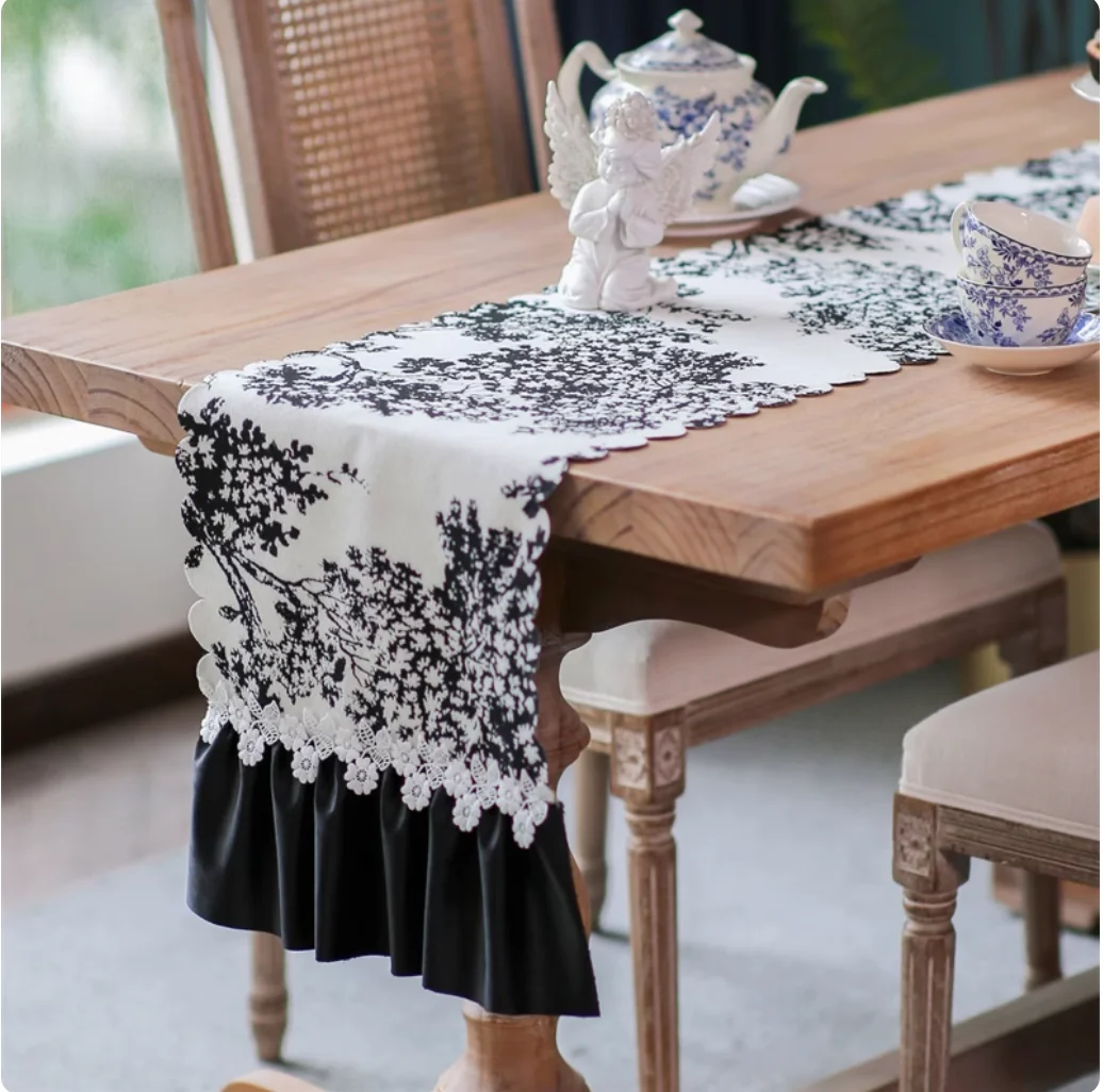 French table flag, light luxury high-end tablecloth, long decorative cloth in the middle, retro and simple lace cover cloth
French table flag, light luxury high-end tablecloth, long decorative cloth in the middle, retro and simple lace cover cloth