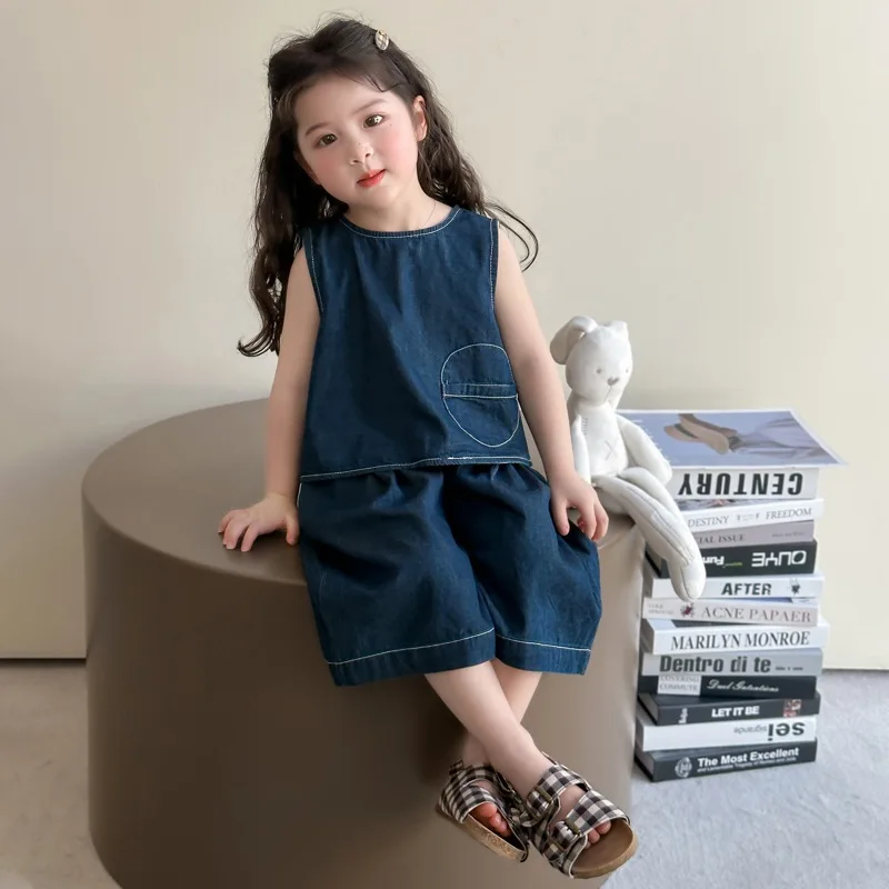 Girl's Sleeveless Cowboy Wide Leg Pants Set 2025 Summer New Fashion Little Girl Stylish Two Piece Set
Girl's Sleeveless Cowboy Wide Leg Pants Set 2025 Summer New Fashion Little Girl Stylish Two Piece Set