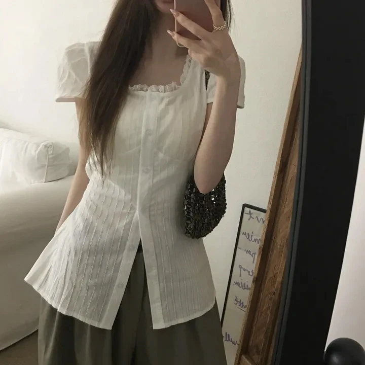 Fashionable Square Collar Lace Patchwork Shirt Korean Style Spring Autumn Winter Women's Inner Wear Regular Fit Street Style
Fashionable Square Collar Lace Patchwork Shirt Korean Style Spring Autumn Winter Women's Inner Wear Regular Fit Street Style