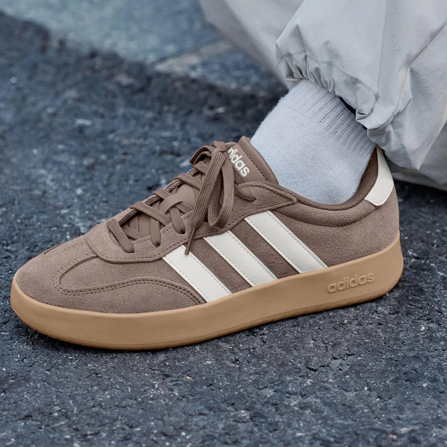 Adidas Authentic BARREDA Men's Women's Sports Wear-Resistant Low-Top Lace-Up Sneakers JQ1699
Adidas Authentic BARREDA Men's Women's Sports Wear-Resistant Low-Top Lace-Up Sneakers JQ1699