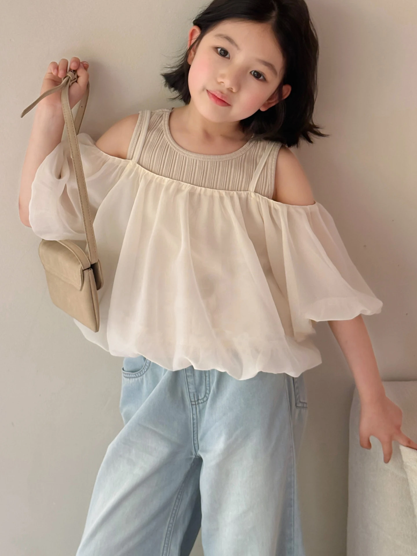 Girls Sleeveless Vest Summer Clothes Thin Children's Clothing Fashionable round Neck T-shirt for Middle And Large Children
Girls Sleeveless Vest Summer Clothes Thin Children's Clothing Fashionable round Neck T-shirt for Middle And Large Children