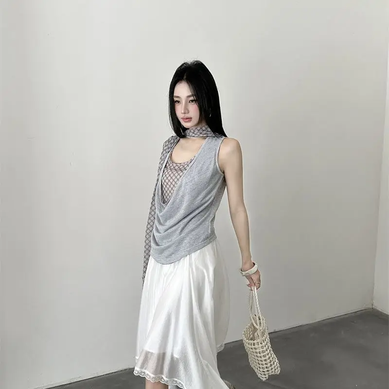 Two-Piece Set Hot Girl Swinging Neck Fake Two-Piece Sleeveless Off-Shoulder Short-Sleeved T-Shirt Top Mid-Length Skirt New Suit
Two-Piece Set Hot Girl Swinging Neck Fake Two-Piece Sleeveless Off-Shoulder Short-Sleeved T-Shirt Top Mid-Length Skirt New Suit