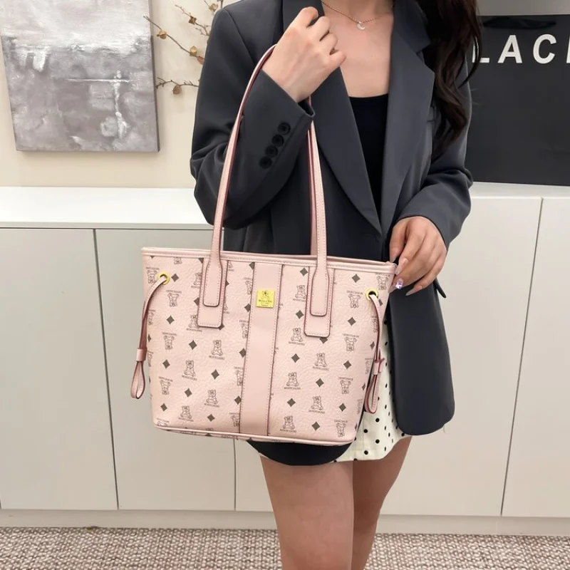 Luxury Nubuck Hobo Bag For Women Designer Inspired Soft Velvety Shoulder Bag With A Slouchy Silhouette
Luxury Nubuck Hobo Bag For Women Designer Inspired Soft Velvety Shoulder Bag With A Slouchy Silhouette